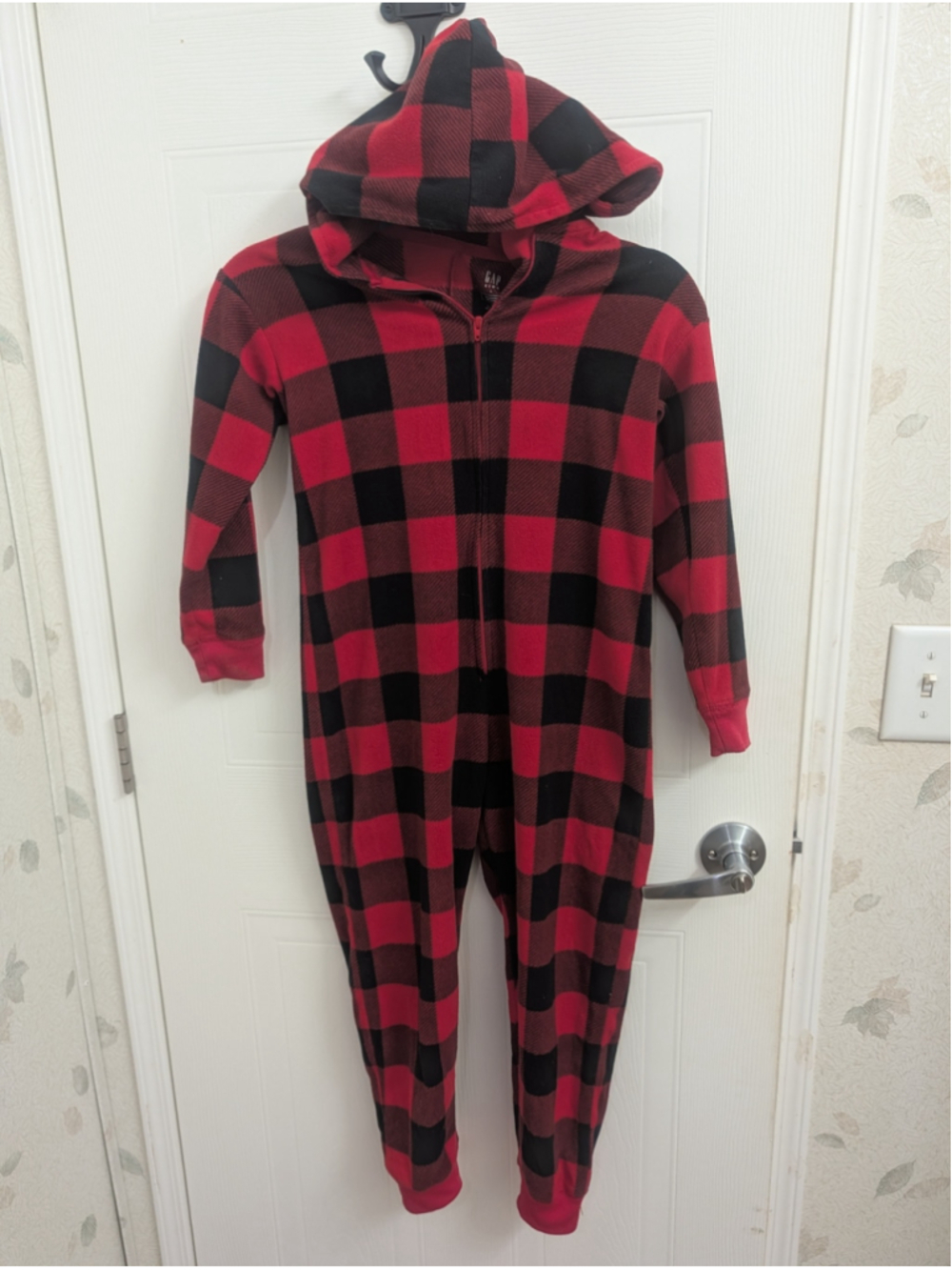 Kids Gap Buffalo Plaid Fleece One-Piece Pajamas Red Black Size 6